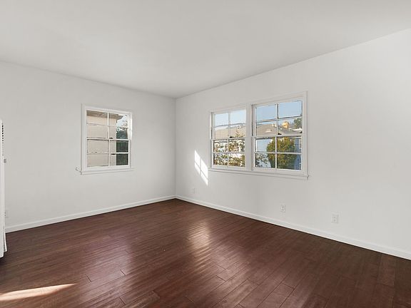 4th image of 4634 Clarissa Ave #4634