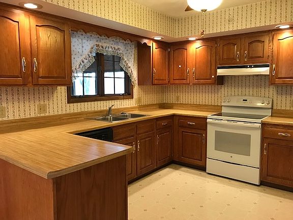 2nd image of 139 Park Ave