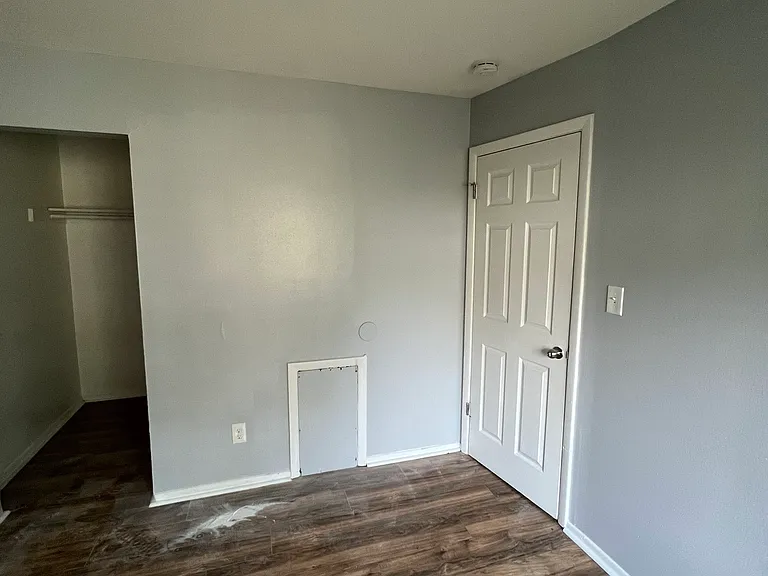 Laurel Manor — Photo 7