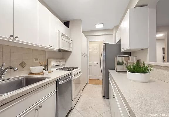 3rd image of 249 E 48th St APT 3C