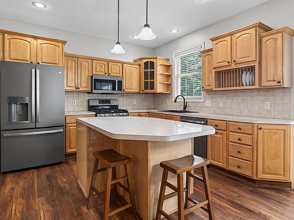 3rd image of 1837 Land Ridge Dr SW