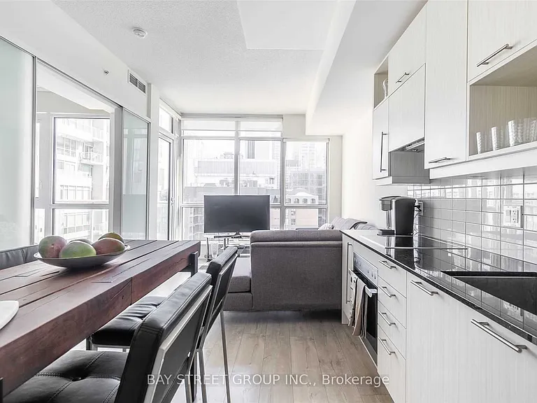 30 Nelson St E #1603 — Photo 13