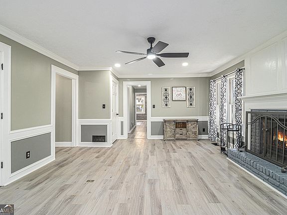 2nd image of 855 John Ct