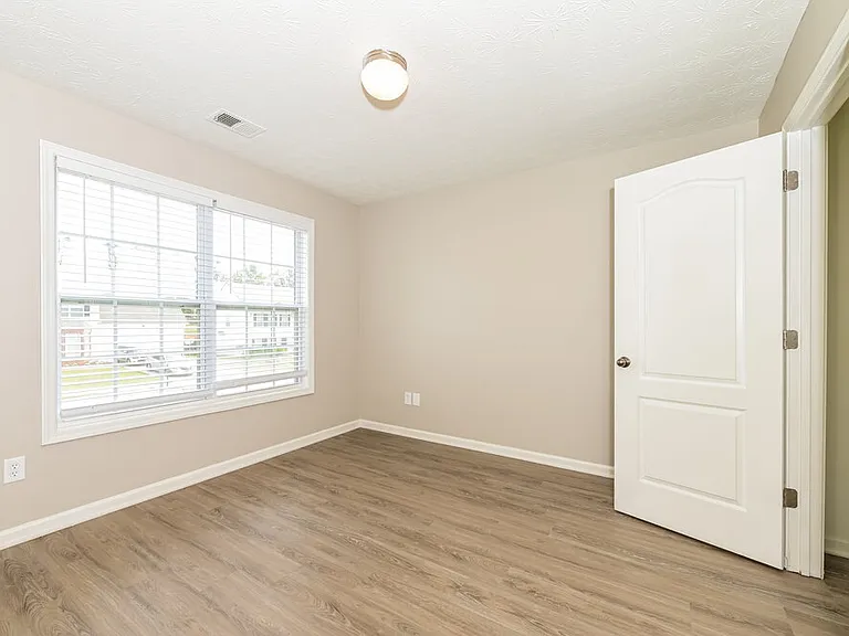 215 Greenland Dr — Photo 14