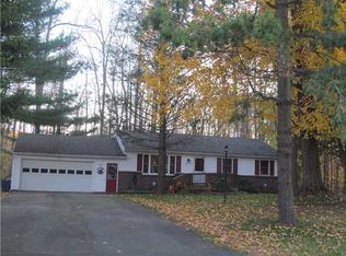 7658 Creekside Cir, Sodus, NY 14551