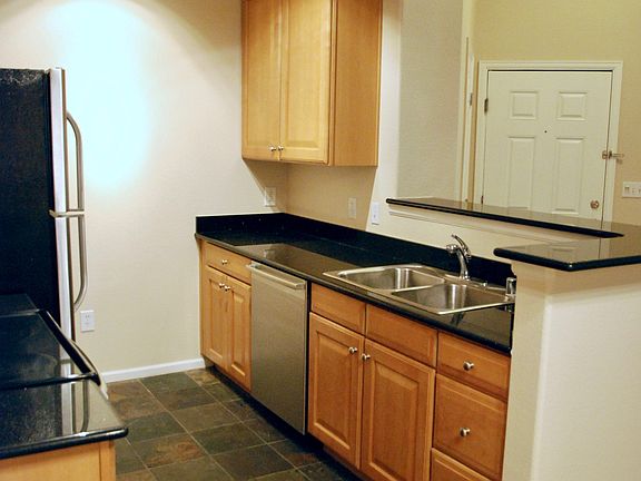 Kitchen - New Bosch and Samsung Appliances
