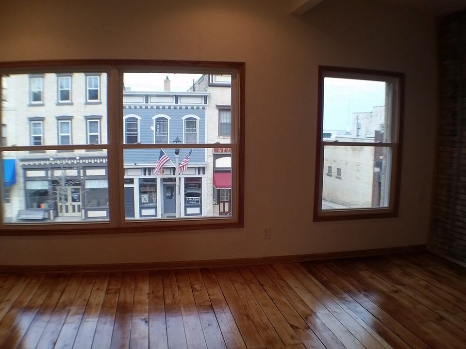 2nd image of 217 N Franklin St