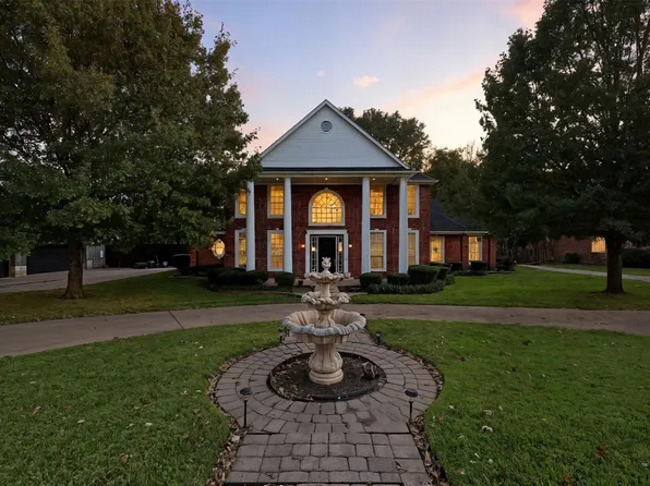 1860 Plum Creek Dr, Midlothian, TX 76065