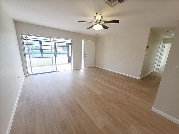 4th image of 2731 Sherbrooke Ln APT B