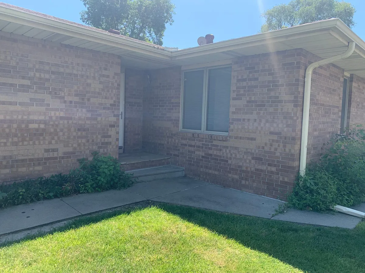 Building Photo - 435 N Clarmar Ave