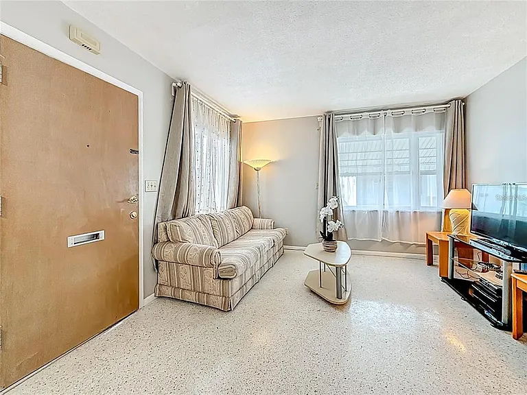 250 Rosery Rd NW #283 — Photo 4
