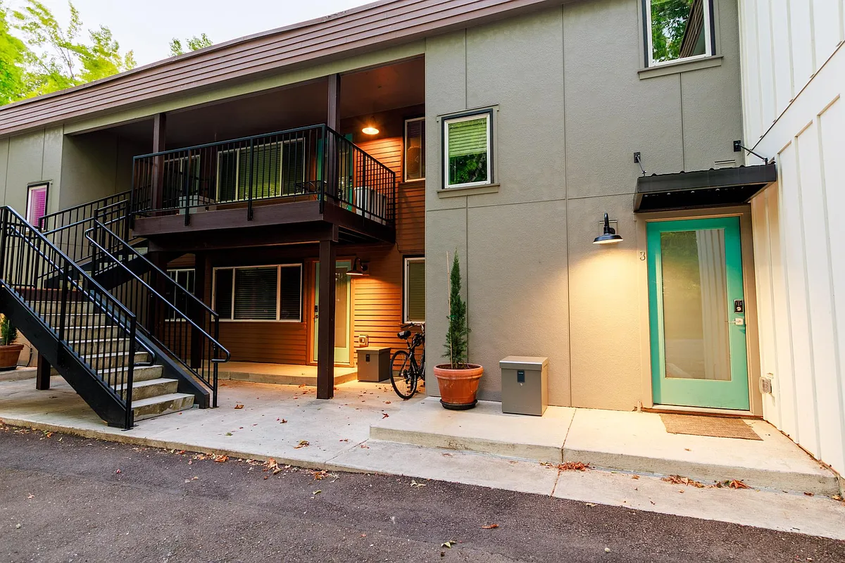 Building Photo - 204 NW 9th St #2