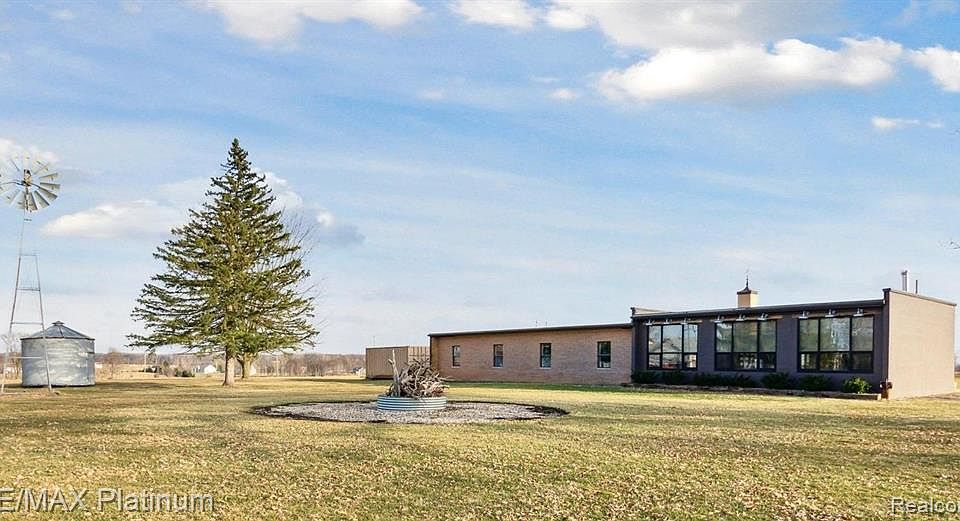 2045 Bradley Rd, berville, MI 48892 MLS 20240028631 Zillow