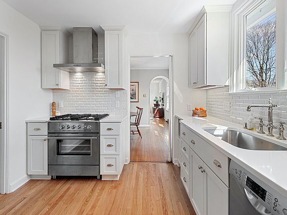 4th image of 3717 N Farwell Ave #3717
