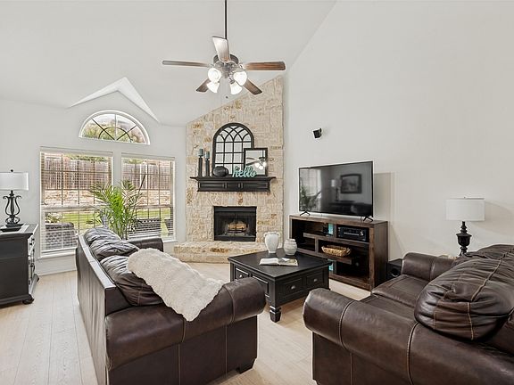 4th image of 14217 Winter Hill Dr