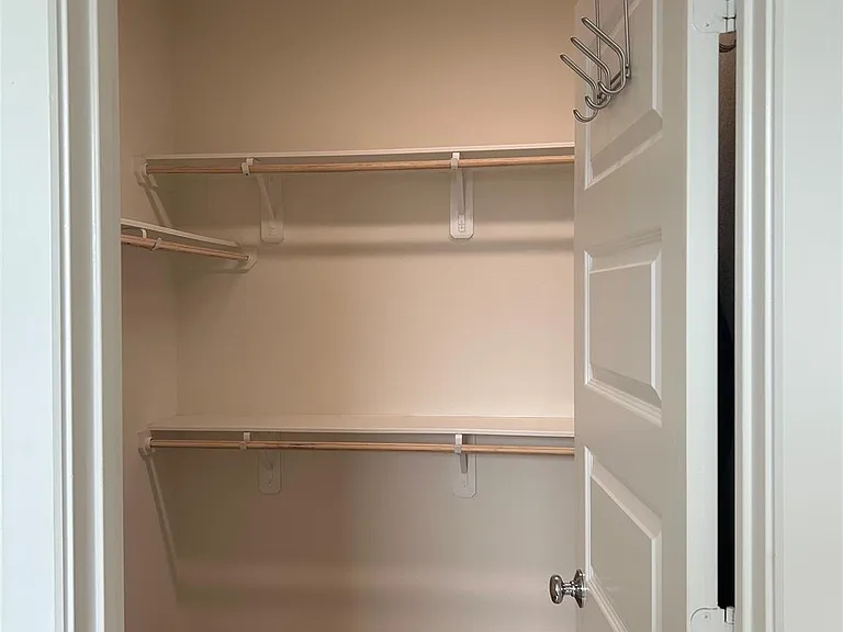 7822 Wyndham Harbor Ct — Photo 20