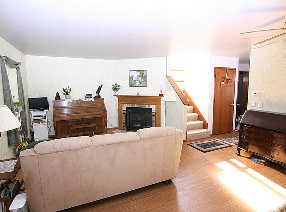 3rd image of 1410 Charleston Ct