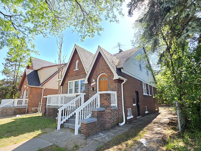 15111 Lesure St — Photo 1