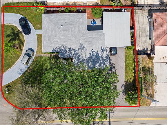 2nd image of 2500 NE 19th Avenue