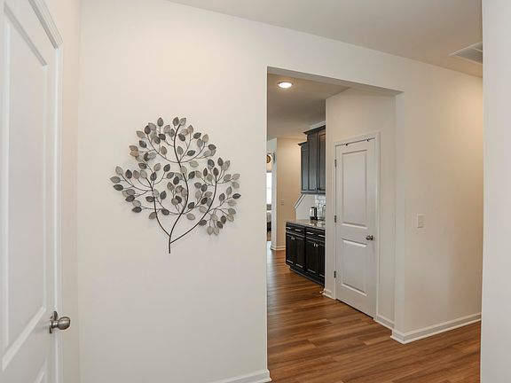 4th image of 252 Pendergast Rd