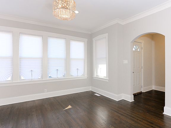 3rd image of 1542 N Luna Ave