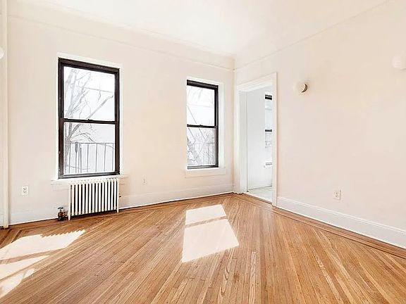 3rd image of 252 Lafayette Ave APT 3