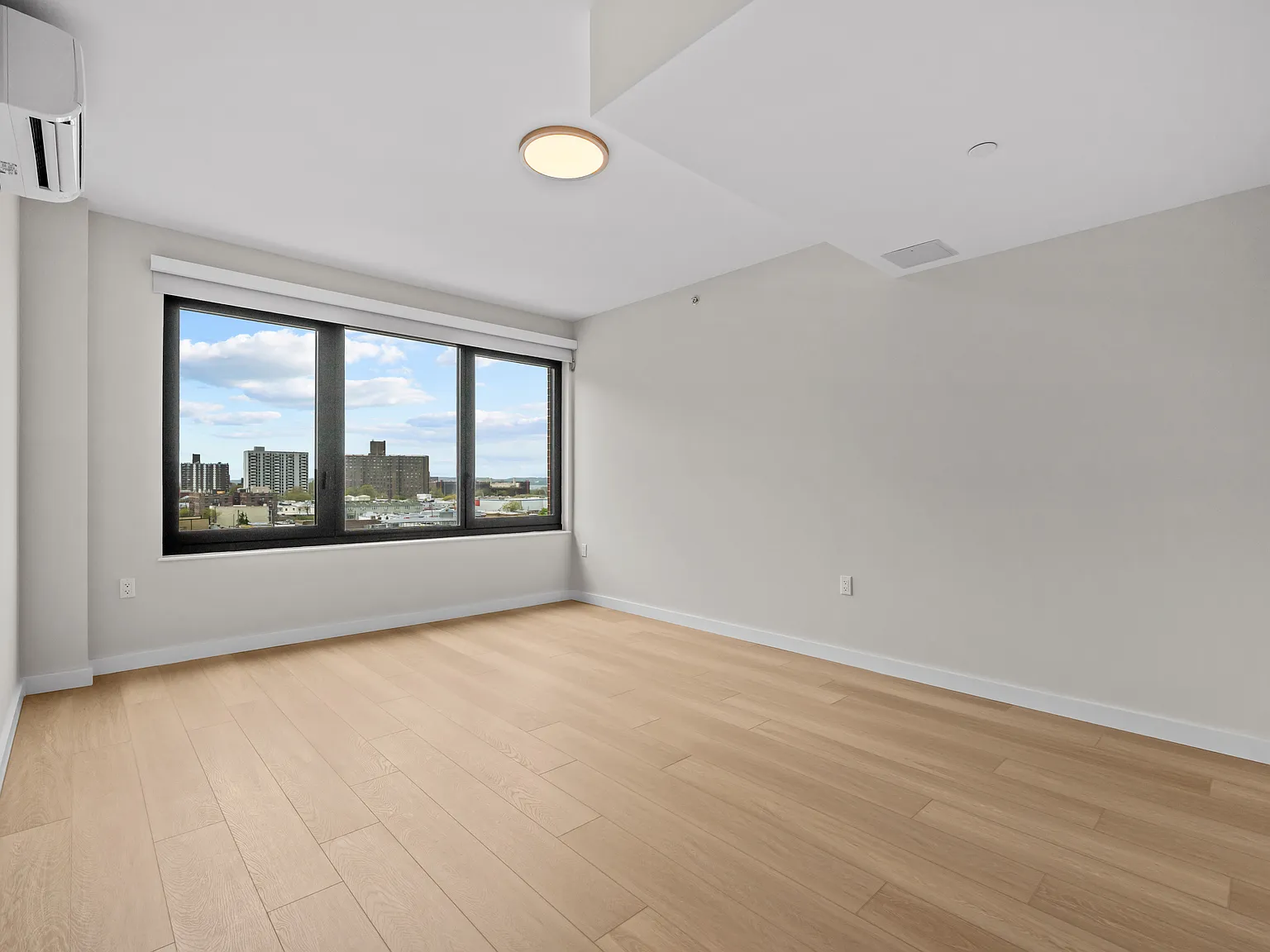2905 West 17th Street — Photo 2