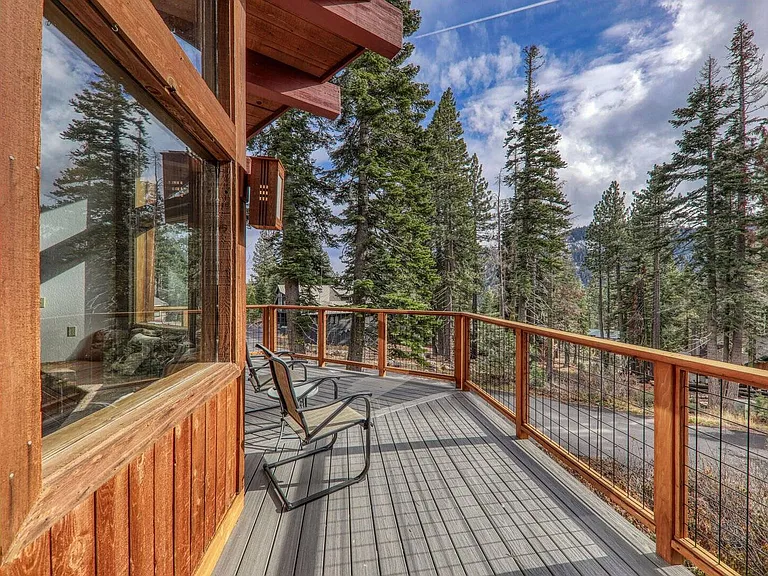 4040 Zermatt Rd — Photo 3
