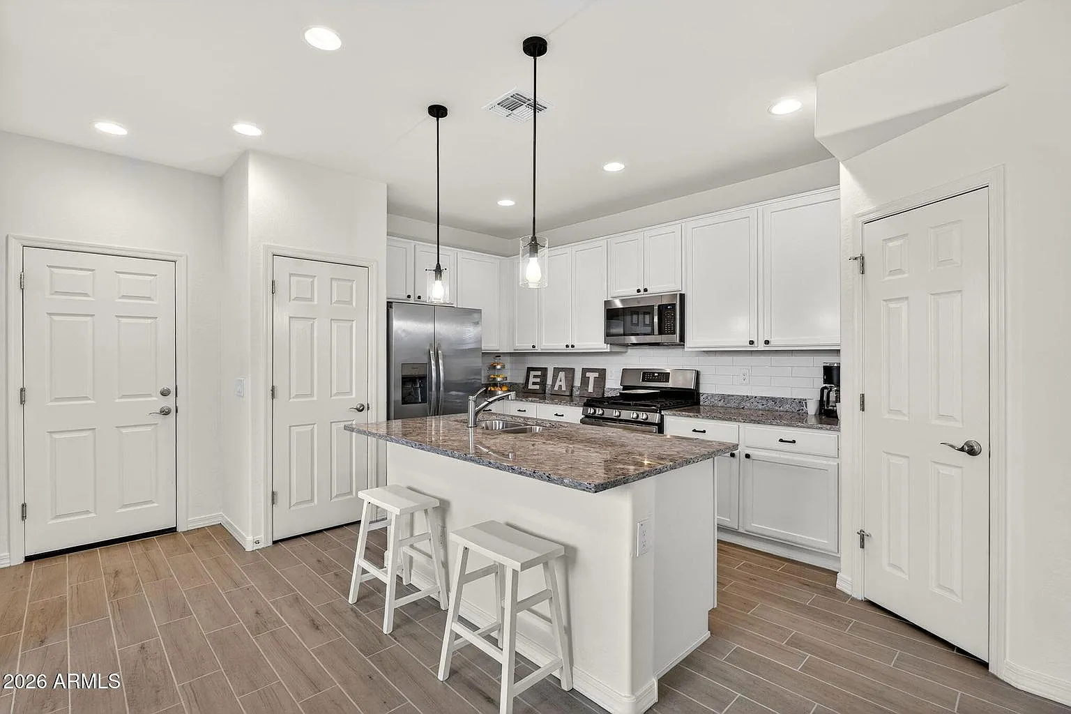 3 bed, 2.5 bath, 1605 sqft, $1,000 — Photo 4