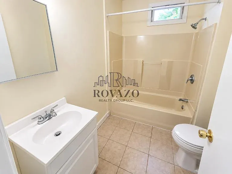 3 bed, 800 sqft, $2,250 — Photo 4
