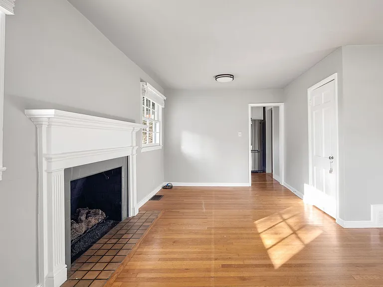 30 Lorraine Ave — Photo 4