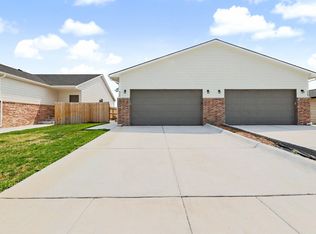 9267 E Fox Pointe Ct, Wichita, KS 67226