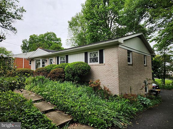 3rd image of 1519 Vista Rd