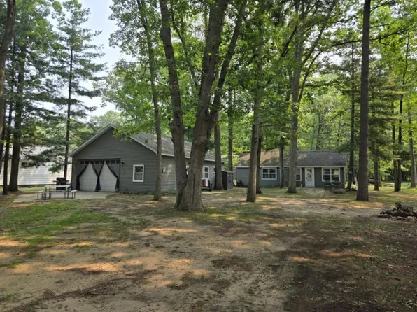 8822 Liberty St, Port Austin, MI 48467