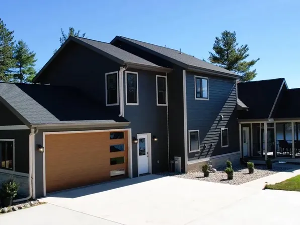W5561 Springwater Dr, Wild Rose, WI 54984