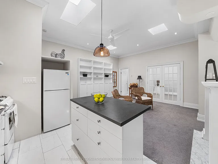 236 South Kingsway #11 — Photo 10