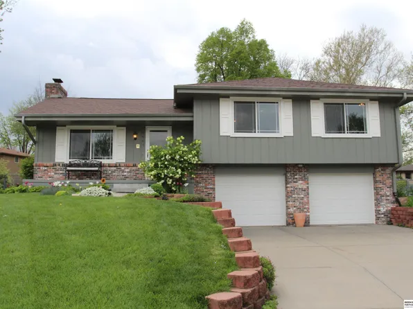 9947 Orchard Cir, Omaha, NE 68127