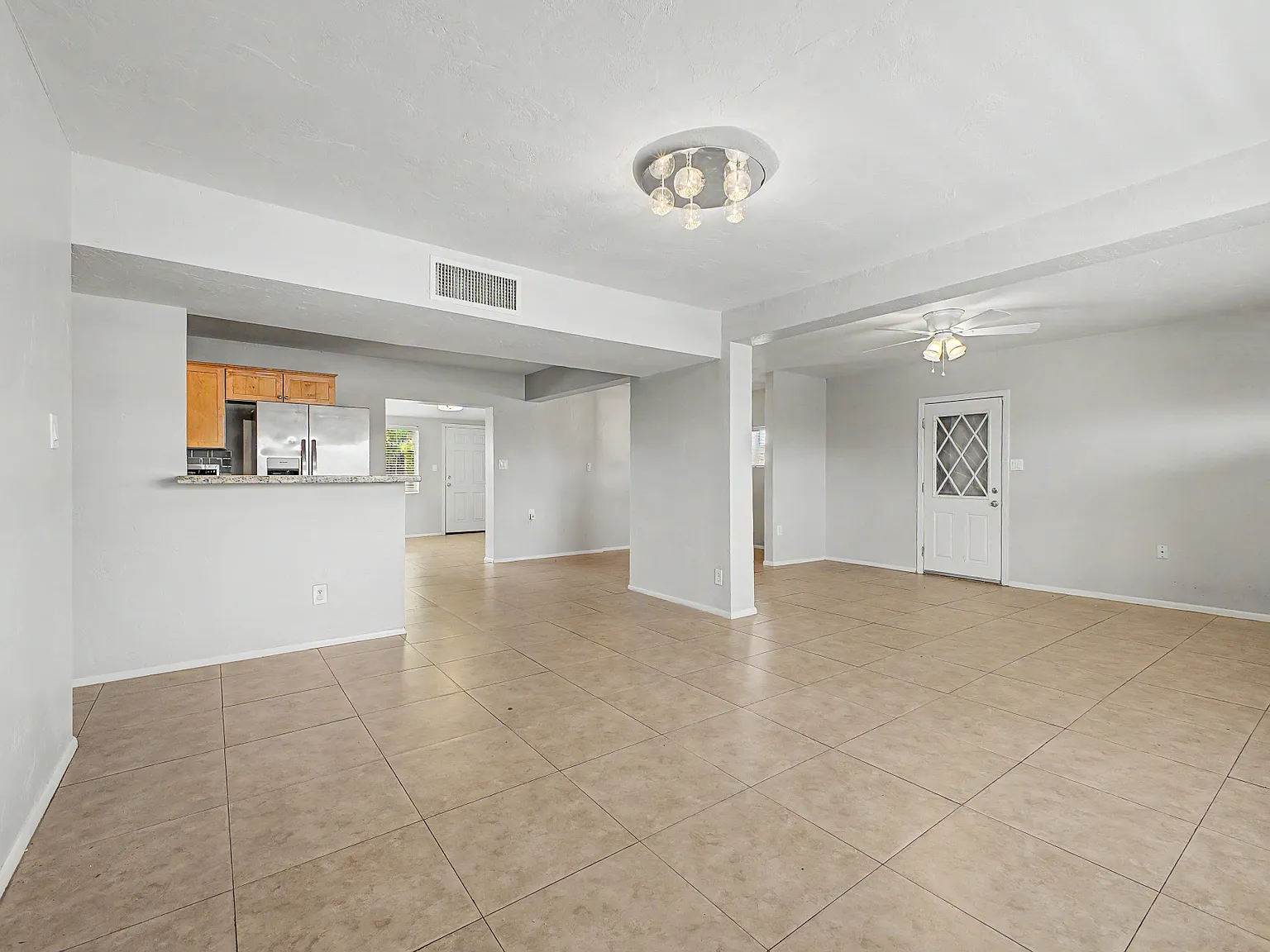 3 bed, 1672 sqft, $2,495 — Photo 4