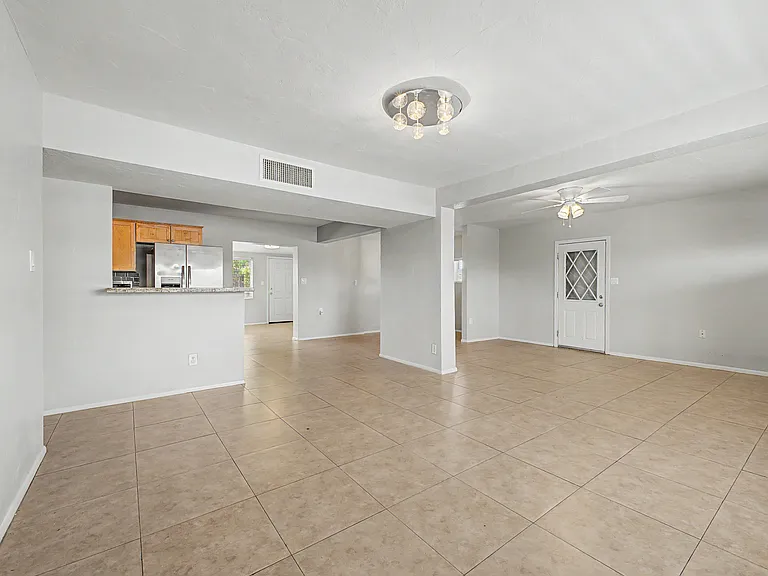 2514 E Campbell Ave — Photo 7