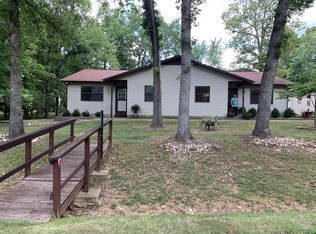 27 Walnut Ave, Eureka Springs, AR 72631