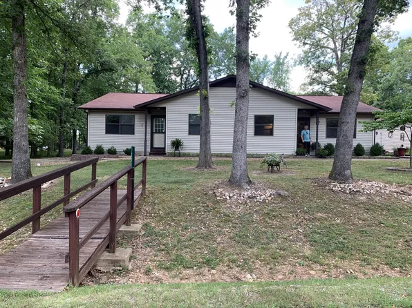 27 Walnut Ave, Eureka Springs, AR 72631