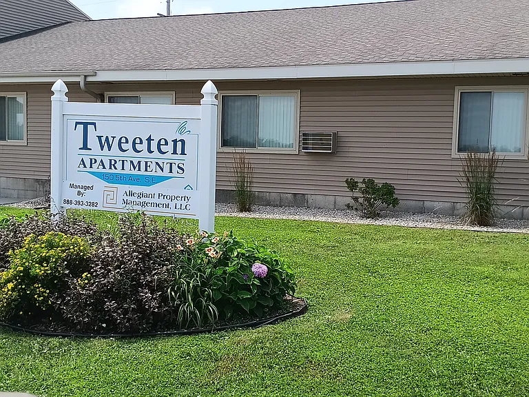 Tweeten Apartments — Photo 3