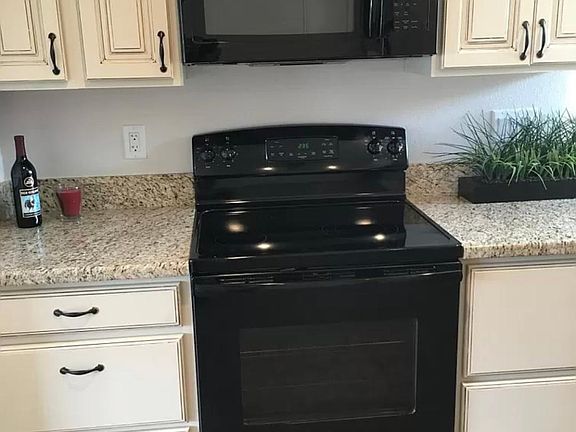 4th image of 705 W Valley Dr APT 4
