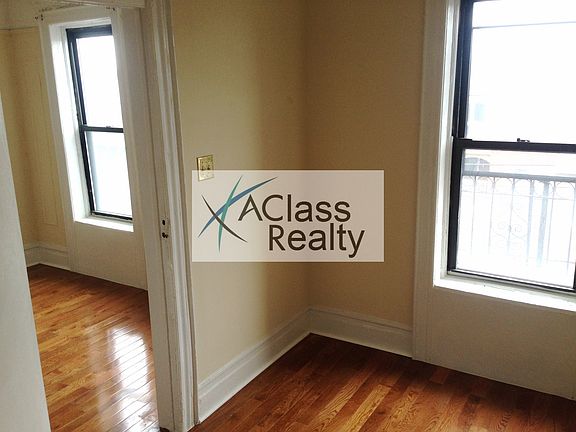 4th image of 2424 43rd St APT 2F
