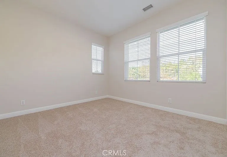 48 Mariposa — Photo 14