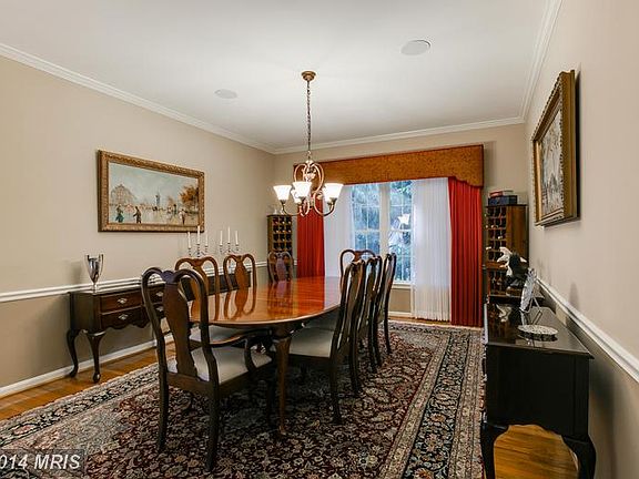 Formal dining rm - hardwoods