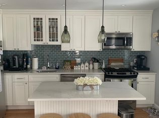 28 Spring St, Oyster Bay, NY 11771