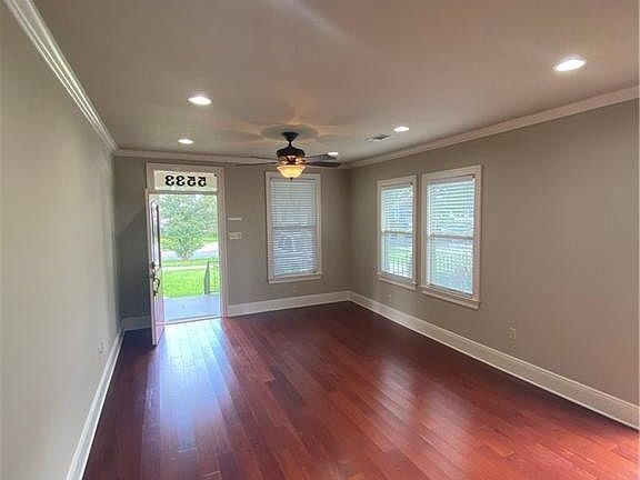 3rd image of 5533 Rosemary Pl