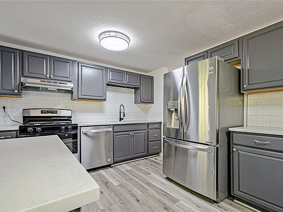 4th image of 1 Lou Anne Ln