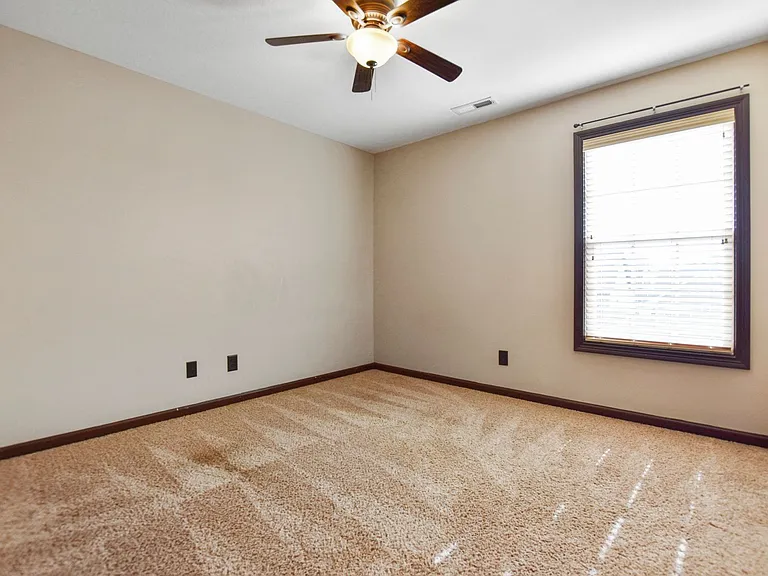 1240 Chinook Cir — Photo 23